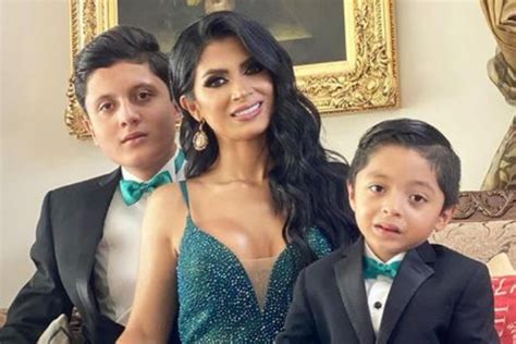 hijos kimberly flores|Conoce al papá de Damián y Elián, los hijos de。